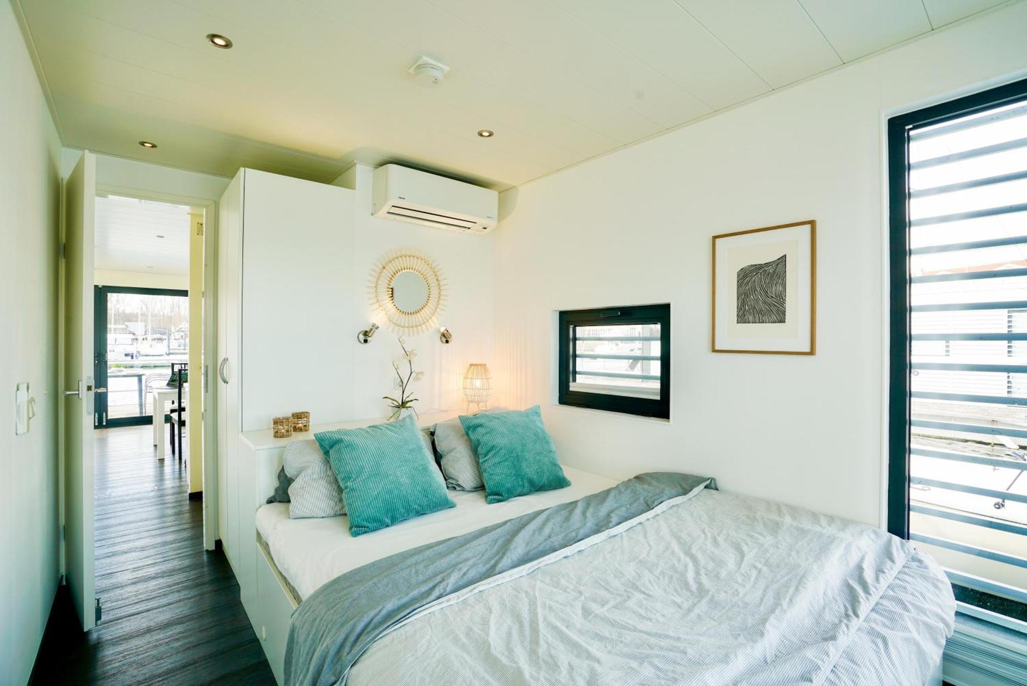 Exklusives Ostsee-Hausboot, Kueche Mit Spueler, Tv, Grosse Sonnenterrasse, 3X Kostenfreie Kfz-Parkplaetze, Klimaanlage, Bis Zu 6 Personen, 2X Baeder, Waschmaschine Boltenhagen  Exterior photo