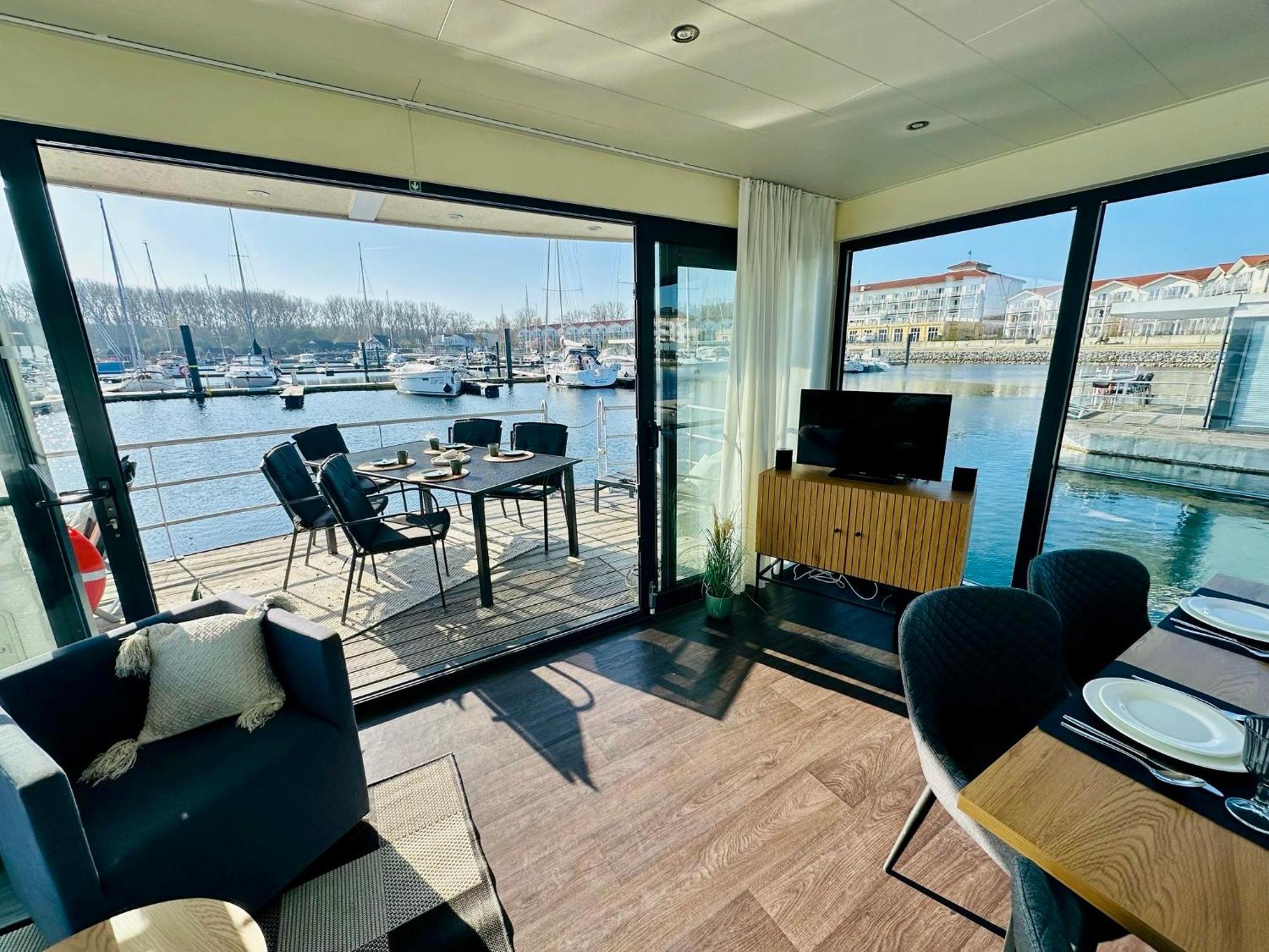 Exklusives Ostsee-Hausboot, Kueche Mit Spueler, Tv, Grosse Sonnenterrasse, 3X Kostenfreie Kfz-Parkplaetze, Klimaanlage, Bis Zu 6 Personen, 2X Baeder, Waschmaschine Boltenhagen  Exterior photo